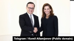 Komiljon Allamjonov receives US Assistant Secretary of State Elizabeth Trudeau on October 6.