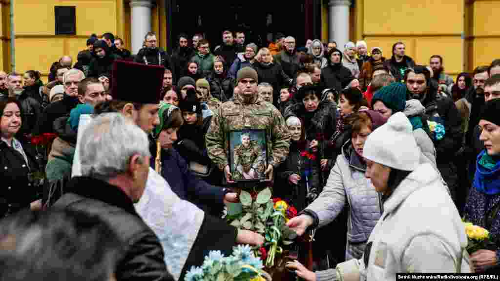 Володимир Єжов серед комп&#39;ютерників більш відомий за нікнеймом Fresh. Він був геймдизайнером у компанії GSC Game World. Окрім серії українських ігор S.T.A.L.K.E.R і &laquo;Козаків&raquo;, працював над іграми World of Battles: Morningstar, Call of Cthulhu та Sherlock Holmes: Devil&#39;s Daughter. Окрім того, один із персонажів гри S.T.A.L.K.E.R Локі зроблений з його зовнішності