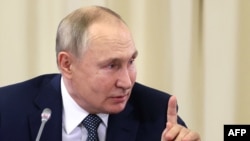 Президент Росії Володимир Путін (на фото), попри заяви про бажання переговорів, не готовий обговорювати виведення російських військ із території України, вважають експерти