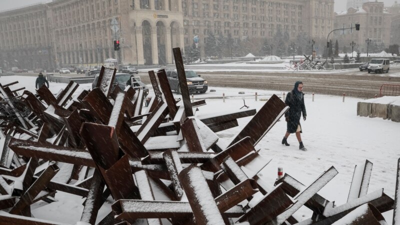 Snijeg zabijelio Kijev, milijuni Ukrajinaca bez grijanja