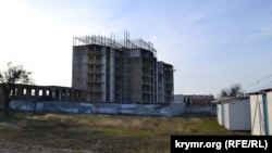 В севастопольской бухте Омега возобновилось строительство зданий украинского периода, архивное фото