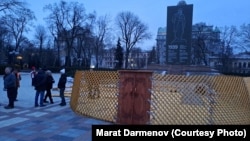 Устанавливаемая в киевском парке Шевченко казахская юрта. Это будет «Пункт незламності». 12 января 2023 года