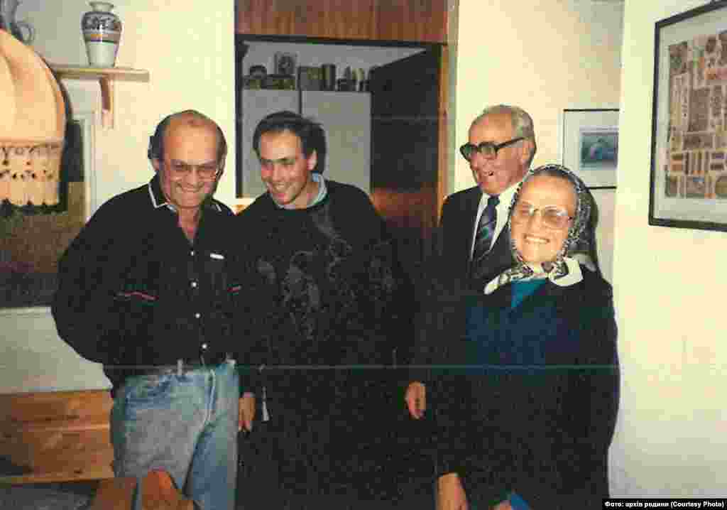 Іван Гвать із родиною: (зліва направо) із братом Франтішком, батьком Яном та мамою Анною