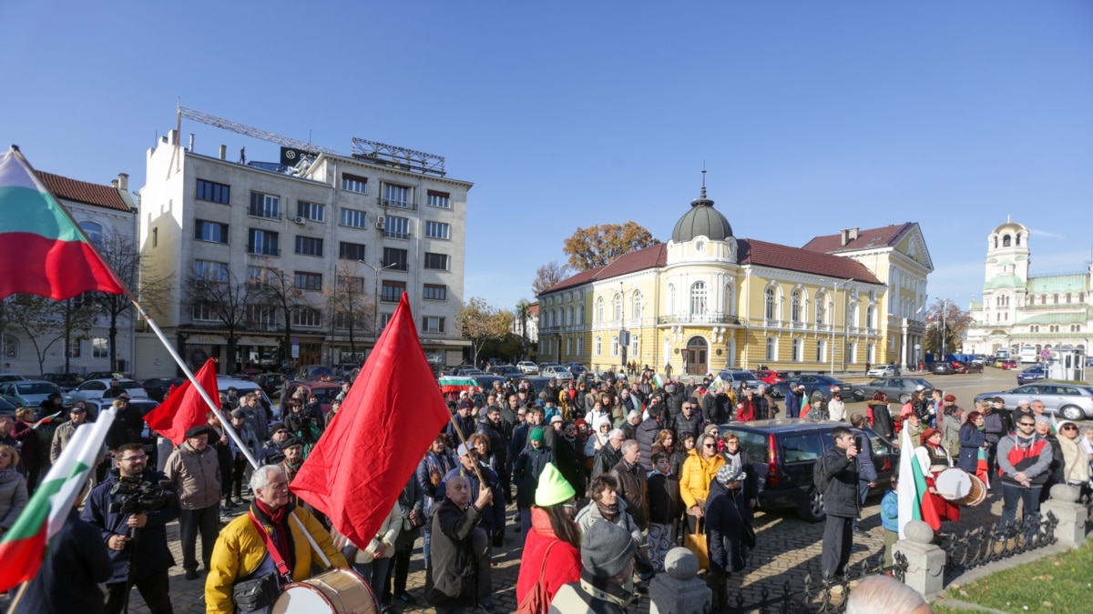 Граждани се събраха в събота пред Народното събрание, за да
