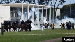 Konjičke snage bile su angažovane na razbijanju protesta.