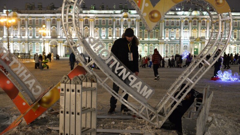 Russian Teenager Charged With Discrediting Armed Forces After Text Scrawled On St. Petersburg Public Artwork