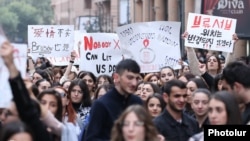 Armenia - Students of Brusov State University protest outside the prime minister's office in Yerevan, October 17, 2022.