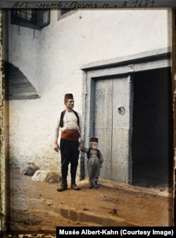 A Serbian man with his son in Konjic, Bosnia-Herzegovina, in 1912.