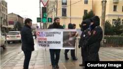 Пикет в поддержку Хаджи Мурада Доного. Махачкала, 19 декабря 2022 года.