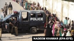 Kriza hrane u Pakistanu, naoružani čuvari štite isporuke pšenice
