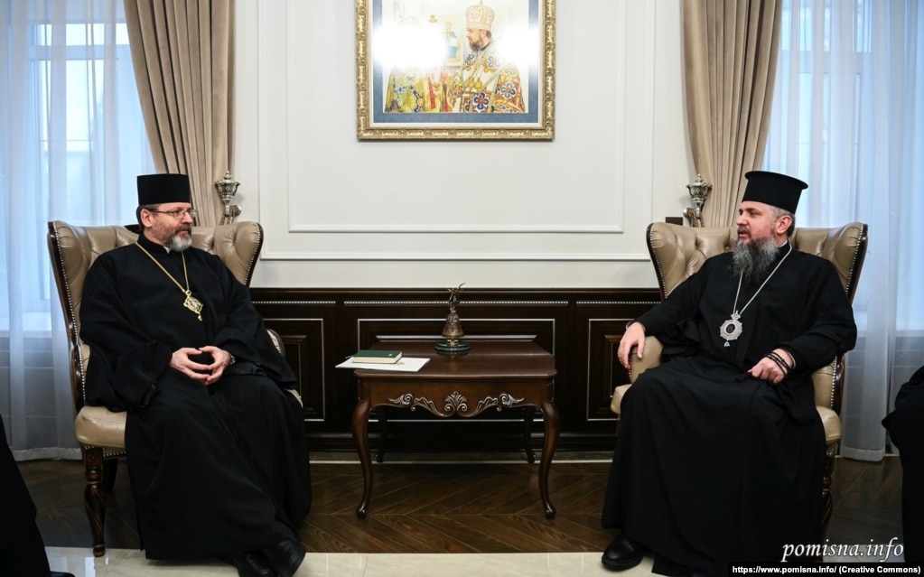 Предстоятель ПЦУ митрополит Київський і всієї України Епіфаній (праворуч) і глава УГКЦ Святослав. Київ, 24 грудня 2022 року