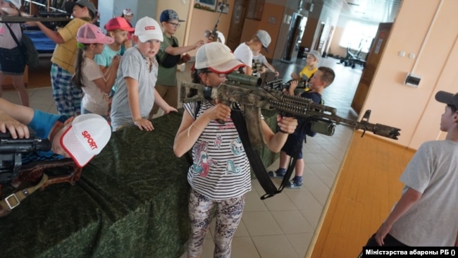 Deca u Vitebskoj posebnoj gardijskoj vazdušno-desantnoj brigadi.