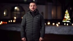 Rachetele rusești au lovit o piață plină de ucraineni care făceau ultimele cumpărături pentru seara de Crăciun. Președintele Ucrainei le-a promis ucrainenilor că-i va elibera de tirania invadatorului rus