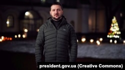 Presidenti i Ukrainës, Volodymyr Zelensky, gjatë urimit të tij për Krishtlindje për ukrainasit dhe njerëzit në mbarë botën. Kiev, dhjetor 2022.