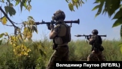 Бойцы "Русского добровольческого корпуса" на передовой