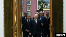 Санкт-Петербургдагы бейформал саммиттен тартылган сүрөт.
