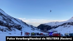 Mjesto na kojem je lavina zatrpala skijaše u Austriji, 25. decembra 2022. 