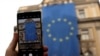 Steag al Uniunii Europene în Sarajevo, Bosnia și Herțegovina, noua țară candidată la UE.