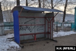 Pro-war graffiti adorns the school bus stop in Bukachacha.