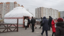 Қазақтар Украинада киіз үй тікті. Мәскеу Астананы мәлімдеме жасауға үндеді