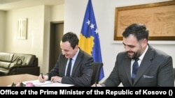 Ragmi Mustafi (na fotografiji desno) je dok je prethodno bio na funkciji predsedavajućeg Nacionalnog saveta Albanaca potpisao u oktobru prošle godine sa premijerom Kosova Aljbinom Kurtijem (Albin Kurti) Memorandum o saradnji ovog saveta i Vlade Kosova.