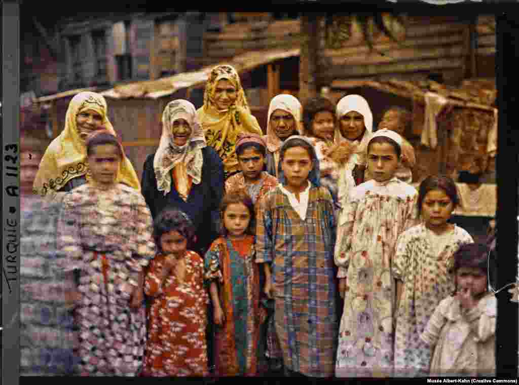 A photo of Armenian women and girls in today&#39;s Istanbul in 1912, photographed by Passet.&nbsp; Passet&nbsp;(1875-1941) was in the Ottoman Empire on behalf of the Archives of the Planet project to document the world using the French autochrome color photography technique.&nbsp; &nbsp;
