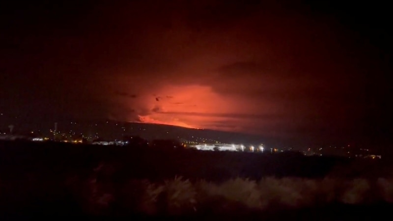 Почна ерупција на најголемиот активен вулкан на светот на Хаваи