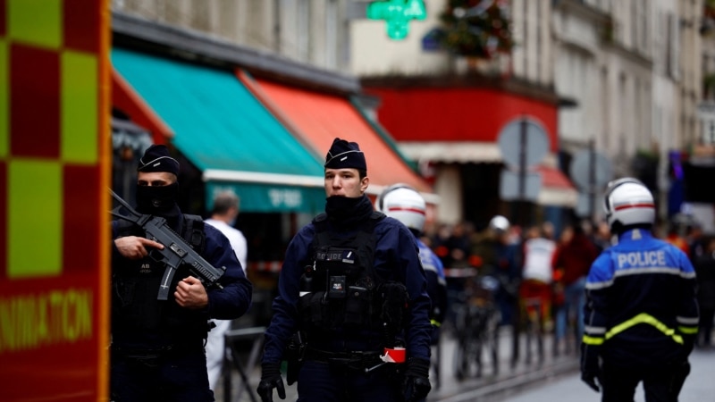 Тројца загинати во престрелка во центарот на Париз
