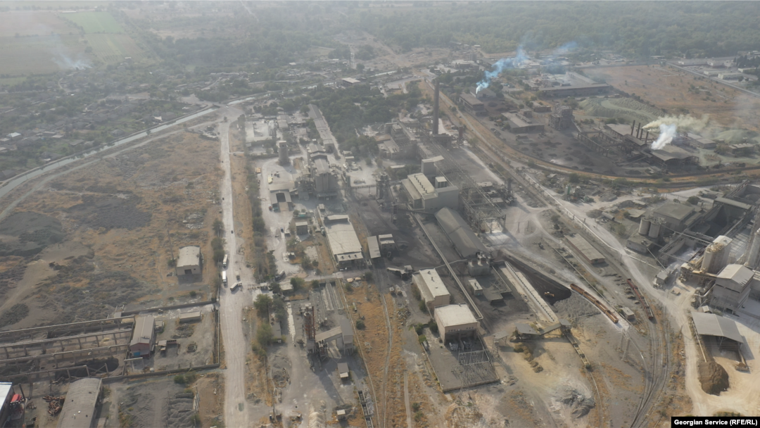 A cement factory in Rustavi belonging to HeidelbergCement Georgia has been accused of polluting the environment.