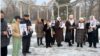 Родственники арестованных по «Кемпирабадскому делу» на акции протеста у памятника Курманжан Датки. Бишкек, 22 декабря 2022 г.
