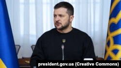 «Запорізька область, Херсонська, південь загалом – поступово зменшуємо потенціал окупантів. Мінус склади, мінус логістика російської армії», – Володимир Зеленський