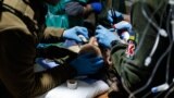 Как врачи в Бахмуте спасают жизни раненых под обстрелами и бомбежками
