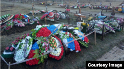 Могилы погибших на войне в Украине