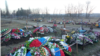 Могилы, предположительно, убитых в Украине военнослужащих в станице Бакинской. Краснодарский край, 22 декабря 2022 года