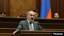 Премьер-министр Никол Пашинян в парламенте, Ереван, 7 декабря 2022 г.