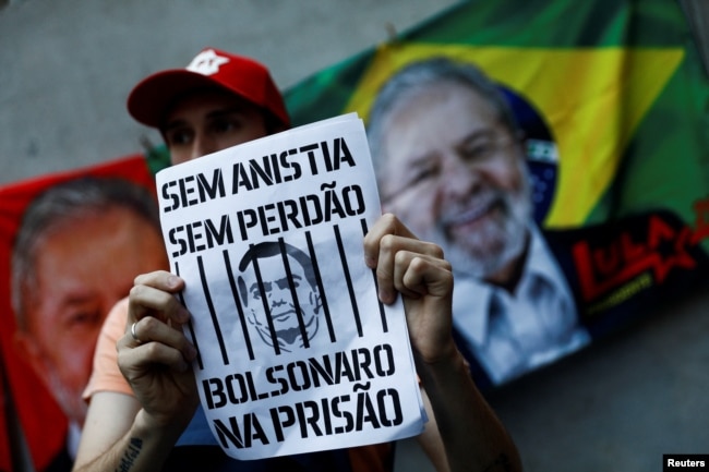 Protestusit pro-demokracisë duke kërkuar që Bolsonaro të shkojë në burg.