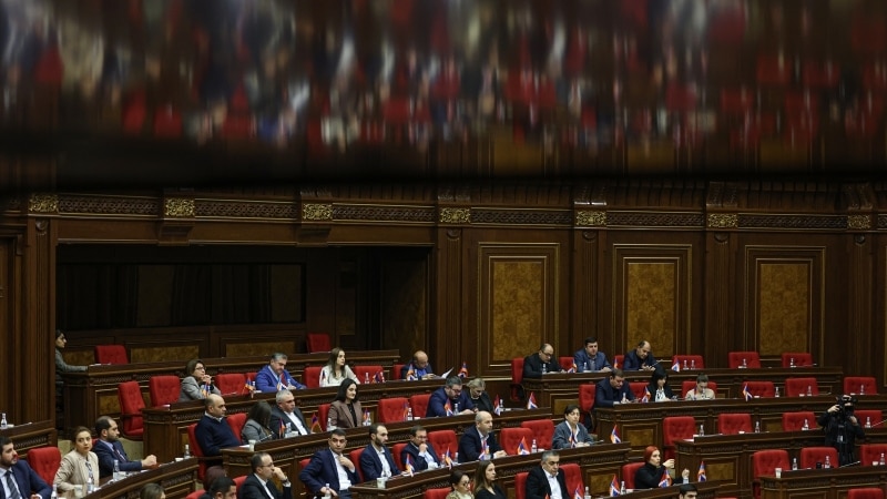 Спикер парламента Армении распорядился вновь премировать депутатов