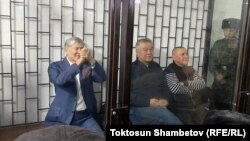 Алмазбек Атамбаев сот залында. Архивдик сүрөт. 