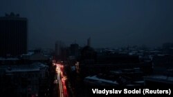 Віталій Кличко закликав жителів Києва зробити про всяк випадок необхідний запас технічної та питної води, їжі, підготувати теплий одяг