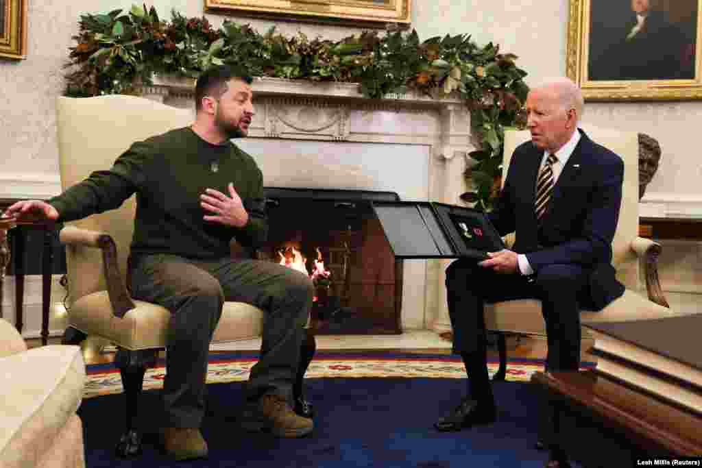 During their Oval Office meeting, Zelenskiy&nbsp;delivered a gift from Ukrainian servicemen serving in the frontline city of Bakhmut to Biden.