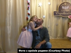 Анна Соколова з татком після виступу