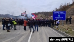 Ultradesničari na protestu u blizini granice sa Kosovom, 18. decembar 2022. 