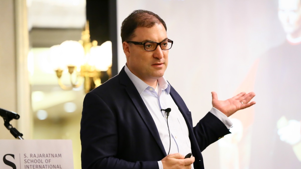 'It's Not Napoleon Or The Wehrmacht. It's The Ukrainians': Military Strategist Sean McFate On What Could Stop Russia