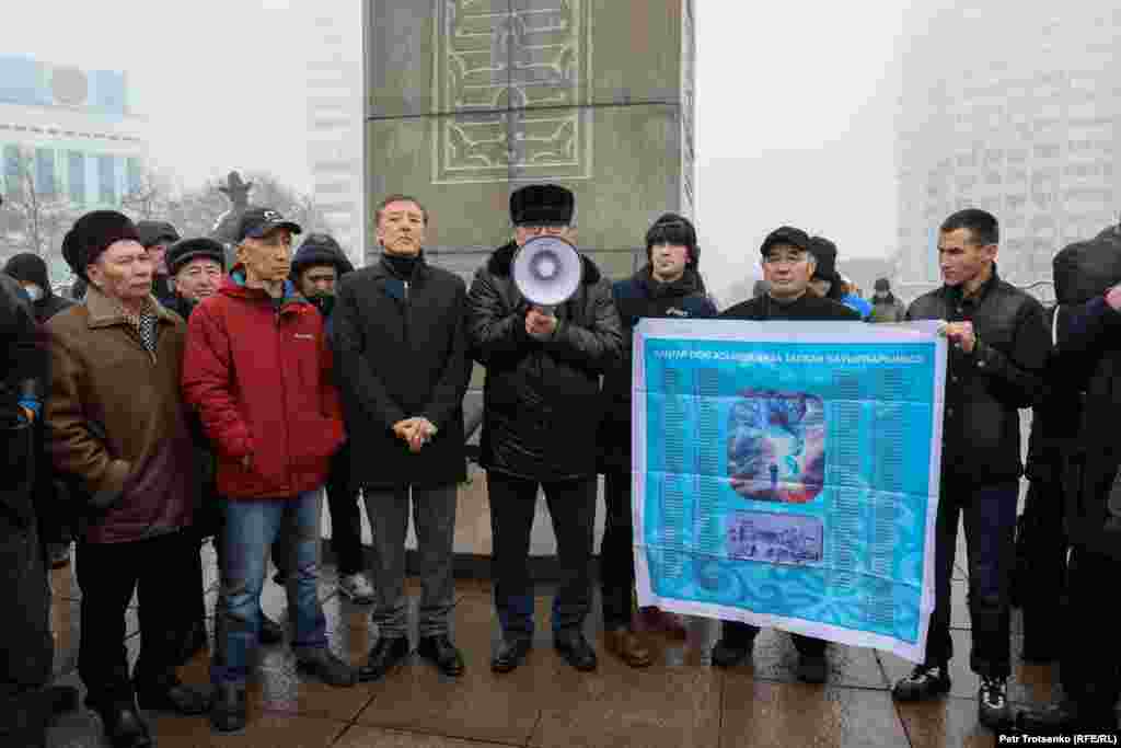 About 50 people gathered next to the Monument of Independence in Almaty, Kazakhstan, to pray and express their frustration with investigations into the deaths that occurred a year ago.&nbsp; On January 2, 2022, a peaceful protest against an increase in fuel prices turned into widespread anti-government demonstrations that culminated in a deadly &quot;shoot-to-kill&quot; order. &nbsp;