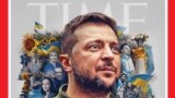 САД / УКРАИНА -&nbsp;Украинскиот претседател Володимир Зеленски е прогласен за личност на годината од страна на американското списание &bdquo;Тајм&ldquo;. Магазинот му го додели тоа признание на 7 декември поради неговиот отпор кон руската инвазија на неговата земја.<br />
&bdquo;Овогодишниот избор беше најјасниот досега&ldquo;, напиша во средата главниот уредник на списанието, Едвард Фелсентал.