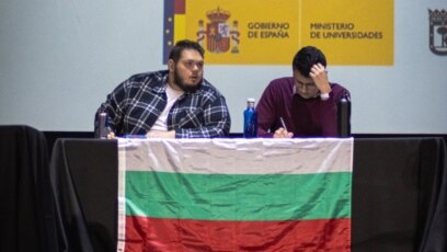Двама млади български дебатьори победиха отбори от най престижните университети в