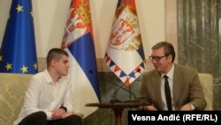 Presidenti i Serbisë, Aleksandar Vuçiq, priti në një takim, Nikola Nedeljkoviq nga Beogradi i cili u lirua më 28 dhjetor pasi kishte kaluar gjashtë muaj burg në Prishtinë.
