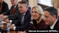 Za usvajanje zaključaka glasali su Denis Bećirović (prvi zdesna) i Željko Komšić, dok je Željka Cvijanović glasala protiv (arhivska fotografija)