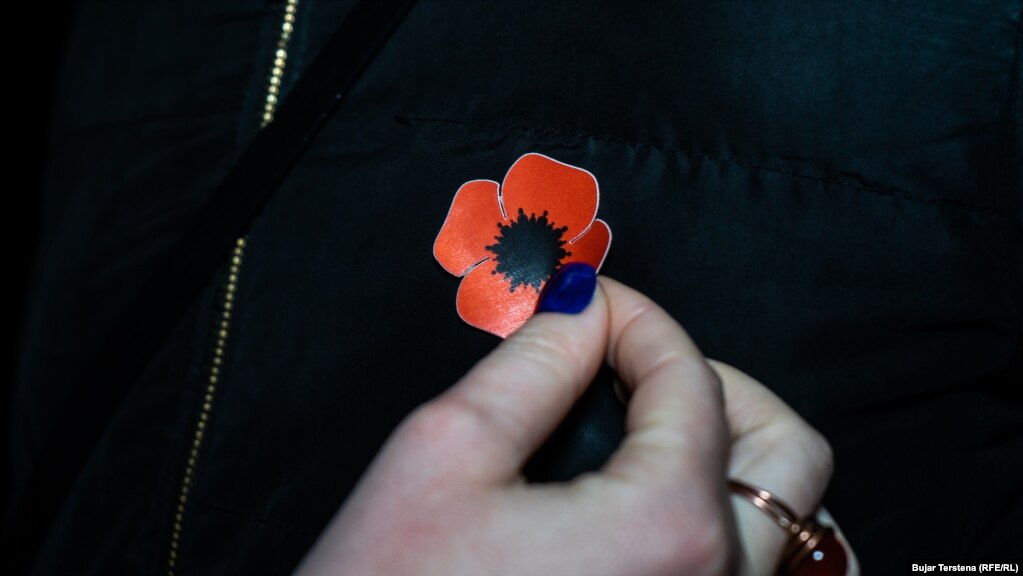 Këtë lule e përdorin edhe disa shtete tjera në botë si simbol përkujtimor për viktimat e luftës. &nbsp;