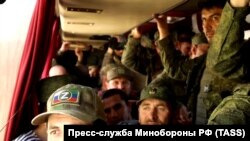 Республика Дагестан. Мобилизованные граждане и добровольцы во время отправки для прохождения военной подготовки